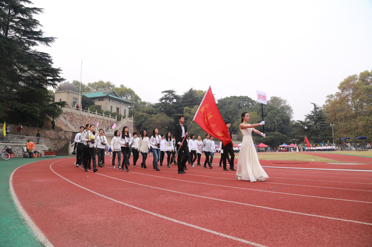 风雨无阻的团队热情——记bevictor伟德2014年田径运动会