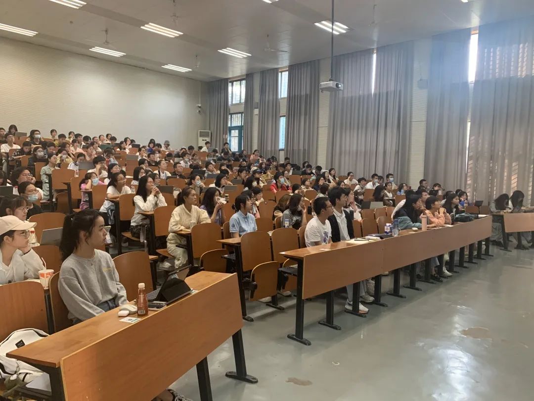 媒体链接丨001的“早餐”丨网络社会,我们可以怎么读书?