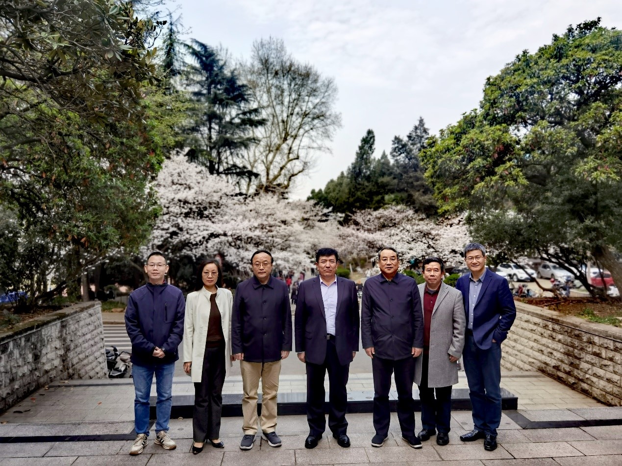 新疆大学bevictor伟德来院访问