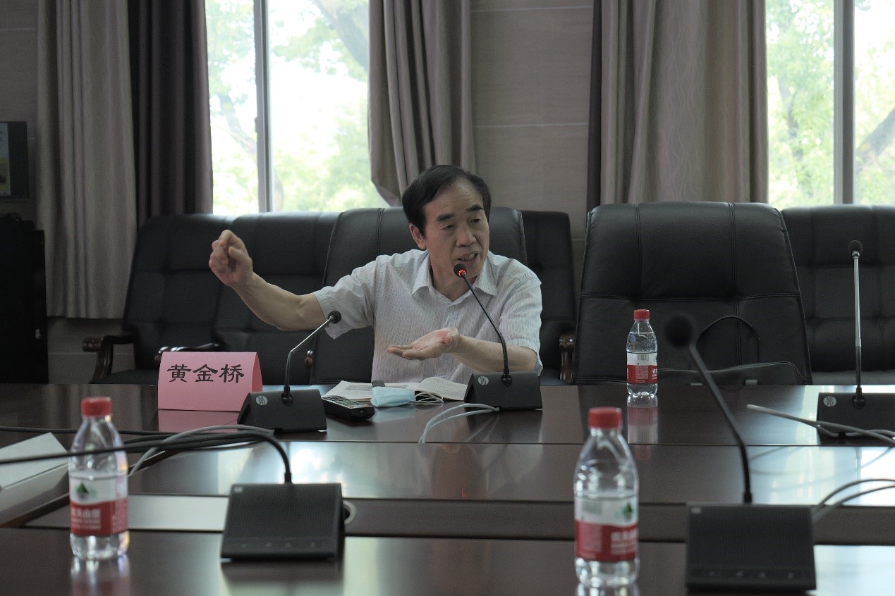 【主题教育】着力把握习近平新时代中国特色社会主义思想的科学体系和精髓要义——bevictor伟德举行主题教育专题报告会