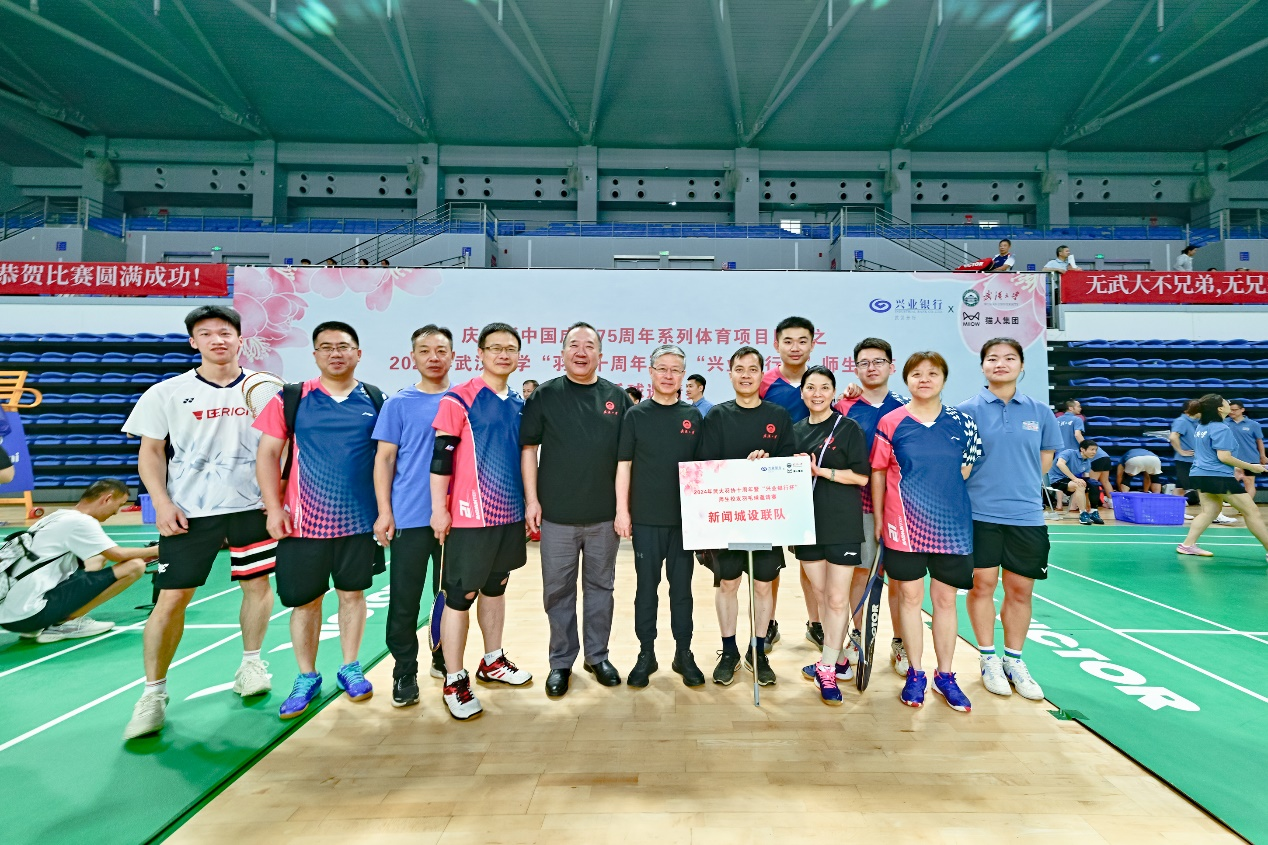 公司与城市设计公司联合组队参加bevictor伟德2024年师生员工羽毛球邀请赛