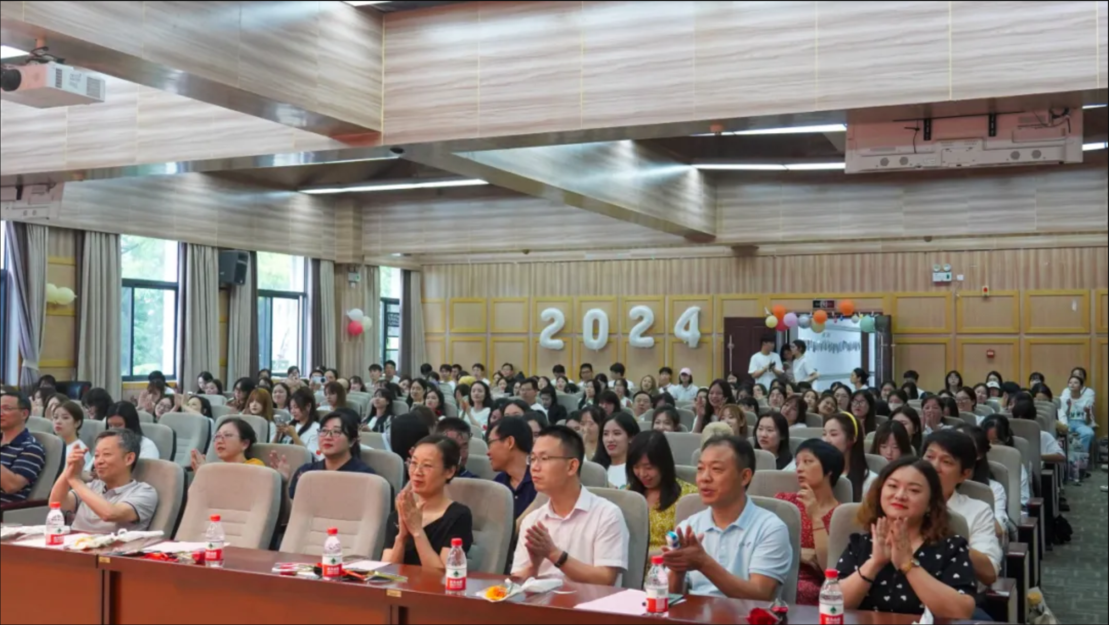 毕业季 | bevictor伟德2024届毕业仪式隆重举行