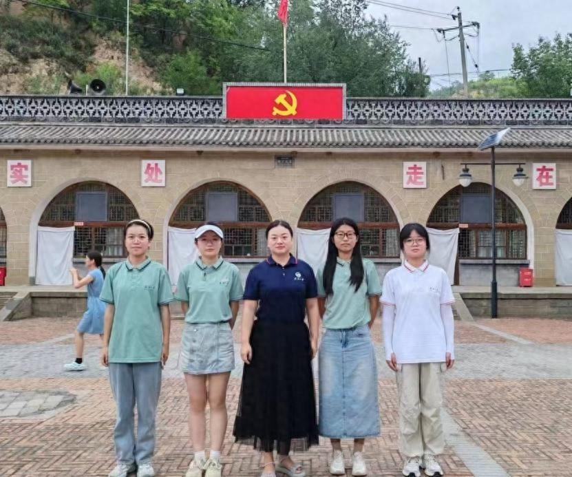 武大新传学子参访梁家河,寻初心探发展